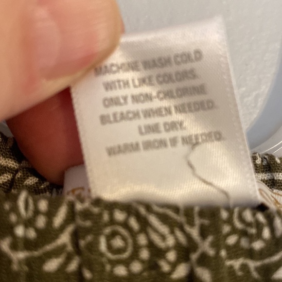 Westport Long Boho Olive & Cream Skirt
Lightweight Flowing Size Small EUC - Picture 7 of 7